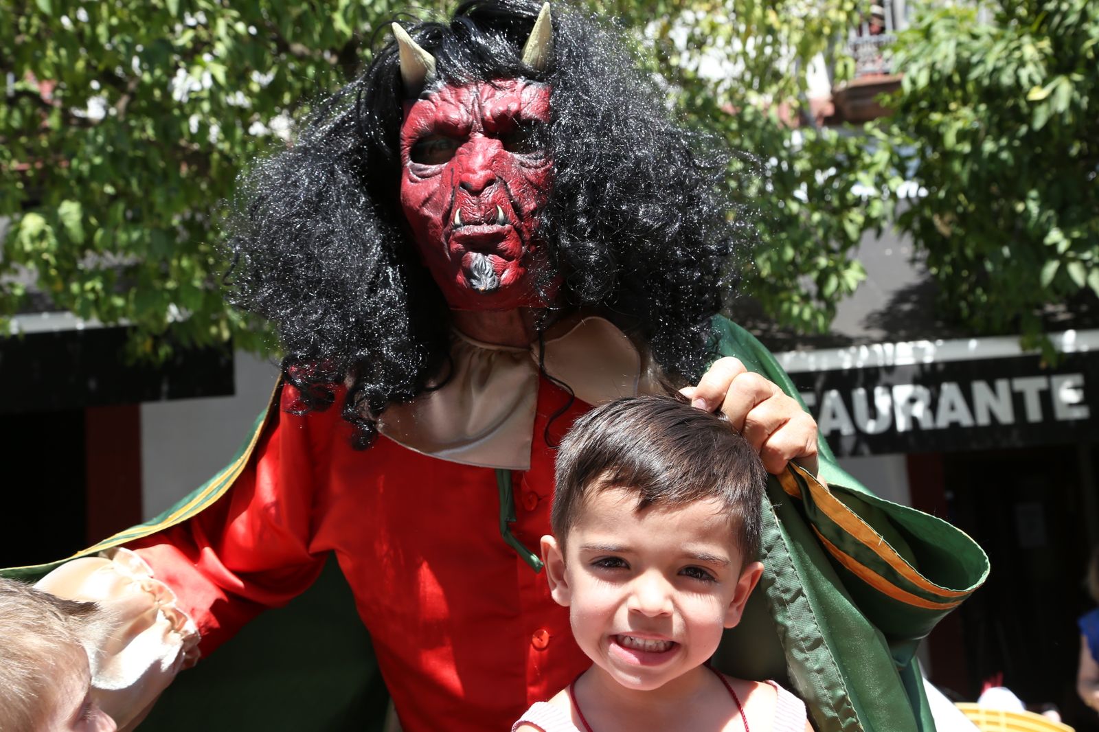 La suelta de la Diablilla en Montoro y sus tirones de pelo, en imágenes