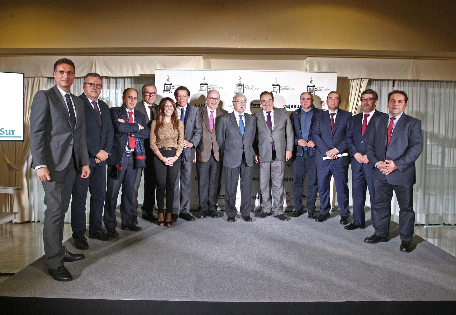 Los representantes del Puerto de Algeciras junto a autoridades del Campo de Gibraltar, empresarios y representantes de Cajasur, ayer.