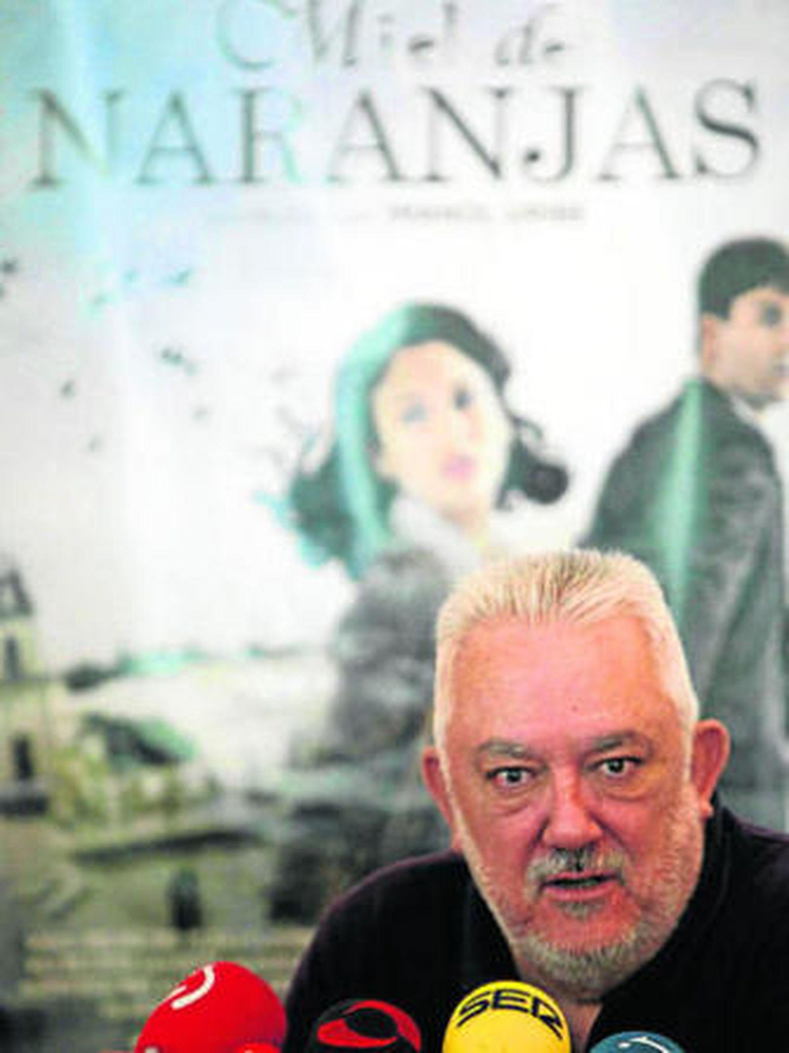 El director Imanol Uribe, durante la presentación del filme.