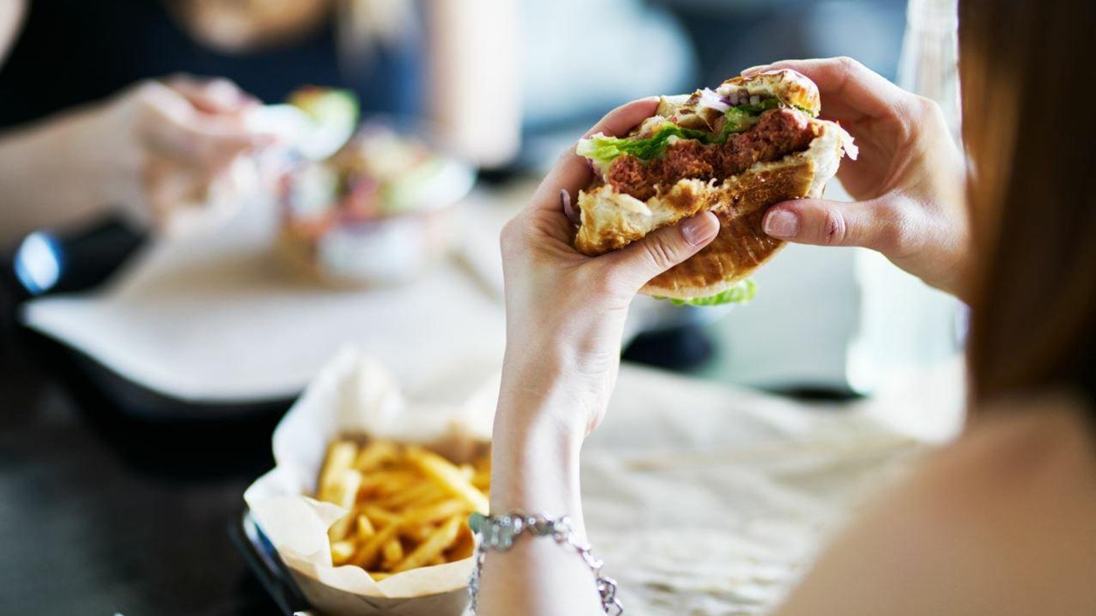 Mejor cenar en casa que en un fast food.