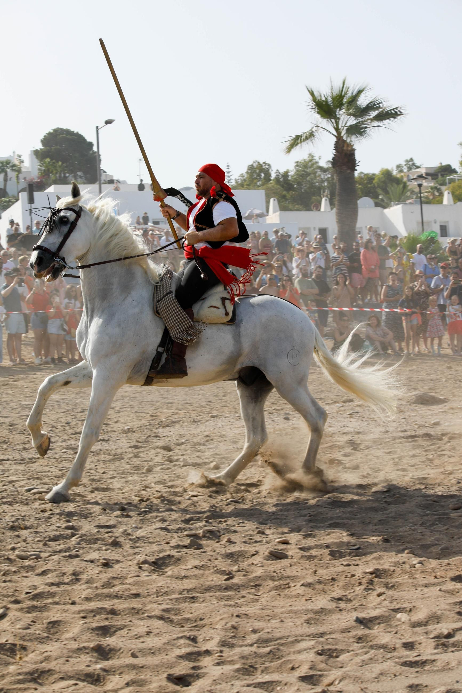 La carrera de cintas y la exhibición de caballos de los Moros y Cristianos de Mojácar, en imágenes