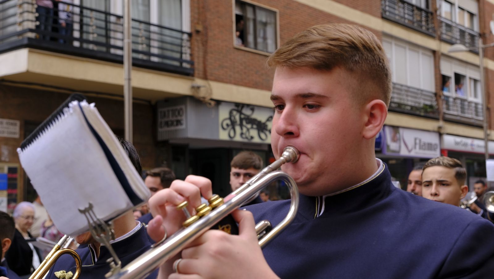 La Borriquita procesiona por las calles de Almería, en imágenes