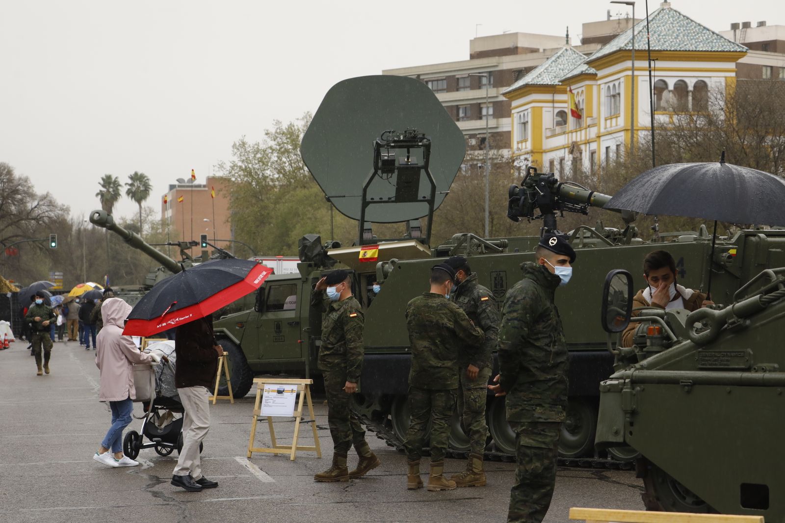 Las fotografías de la exposición de armamento de la Brigada de Córdoba