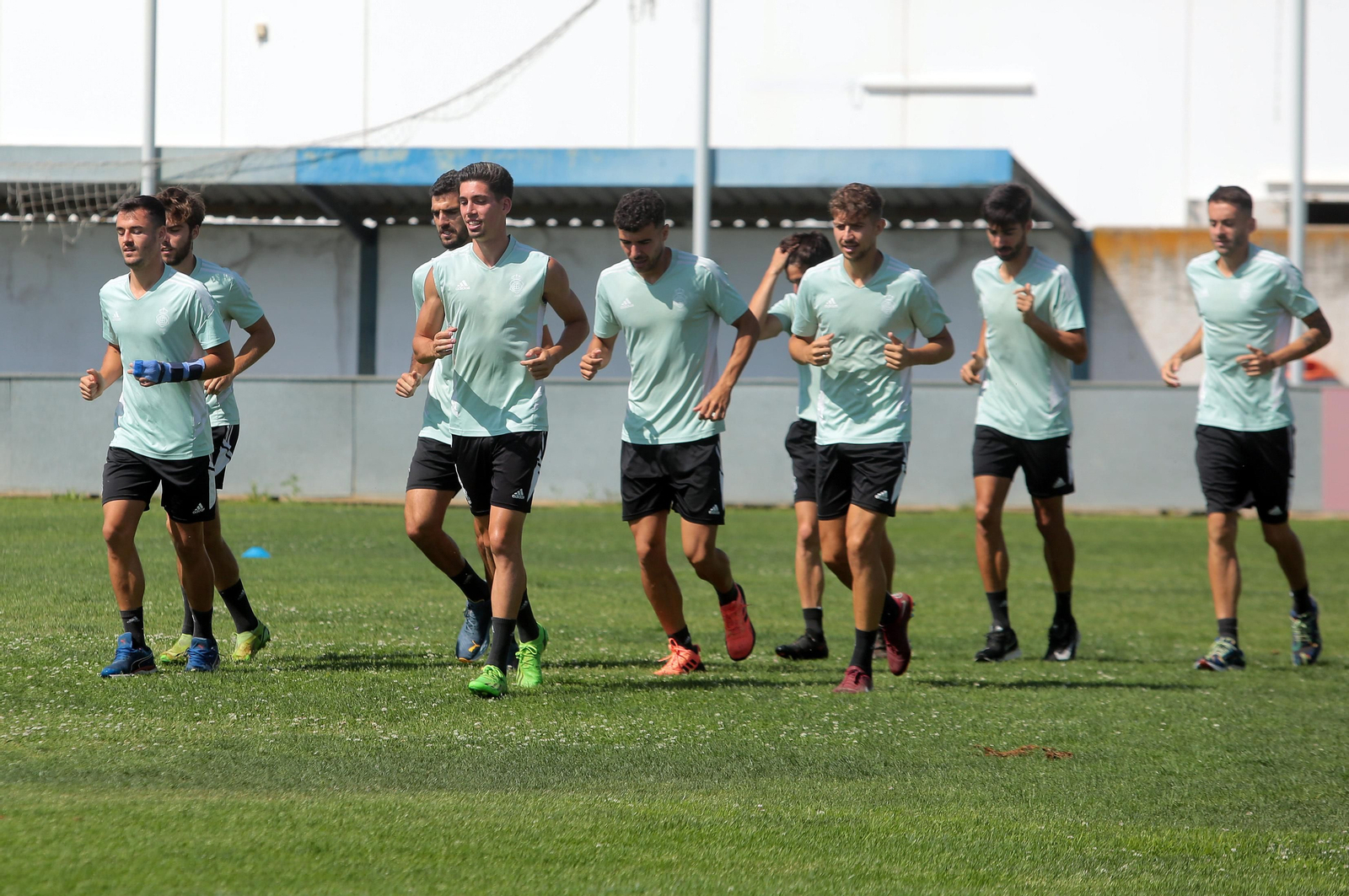 Imágenes del entrenamiento del Recre en la Ciudad Deportiva