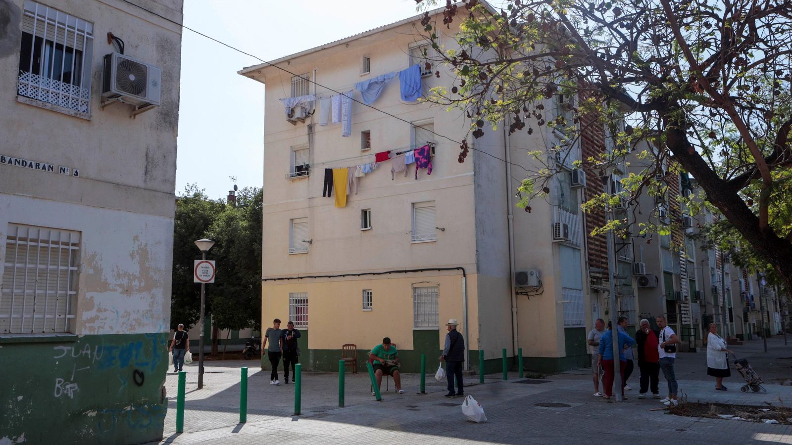 Un grupo de personas en Los Verdes.