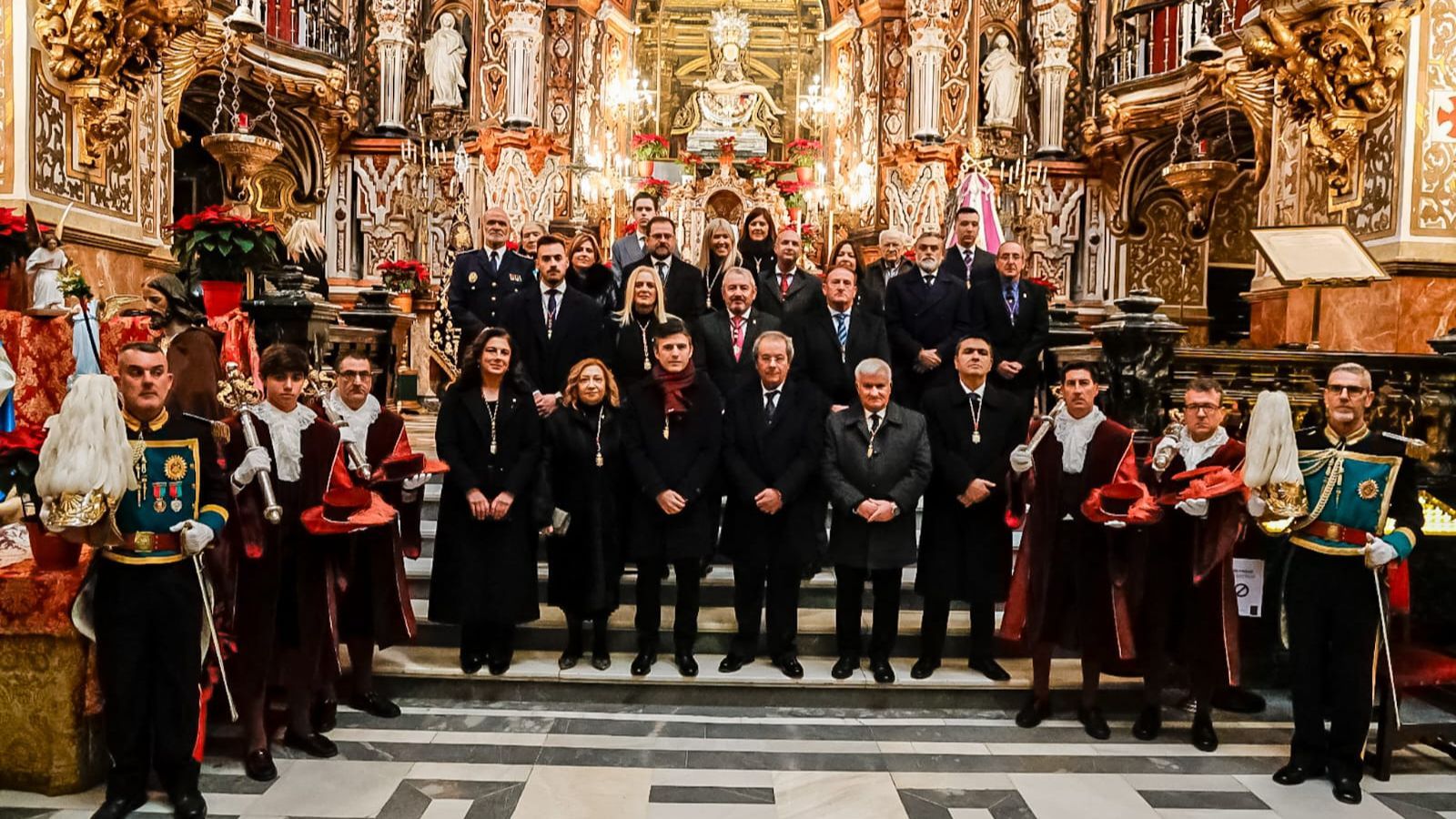 Miembros de la corporación municipal del Ayuntamiento de Granada participan en la renovación de votos de la ciudad con la patrona