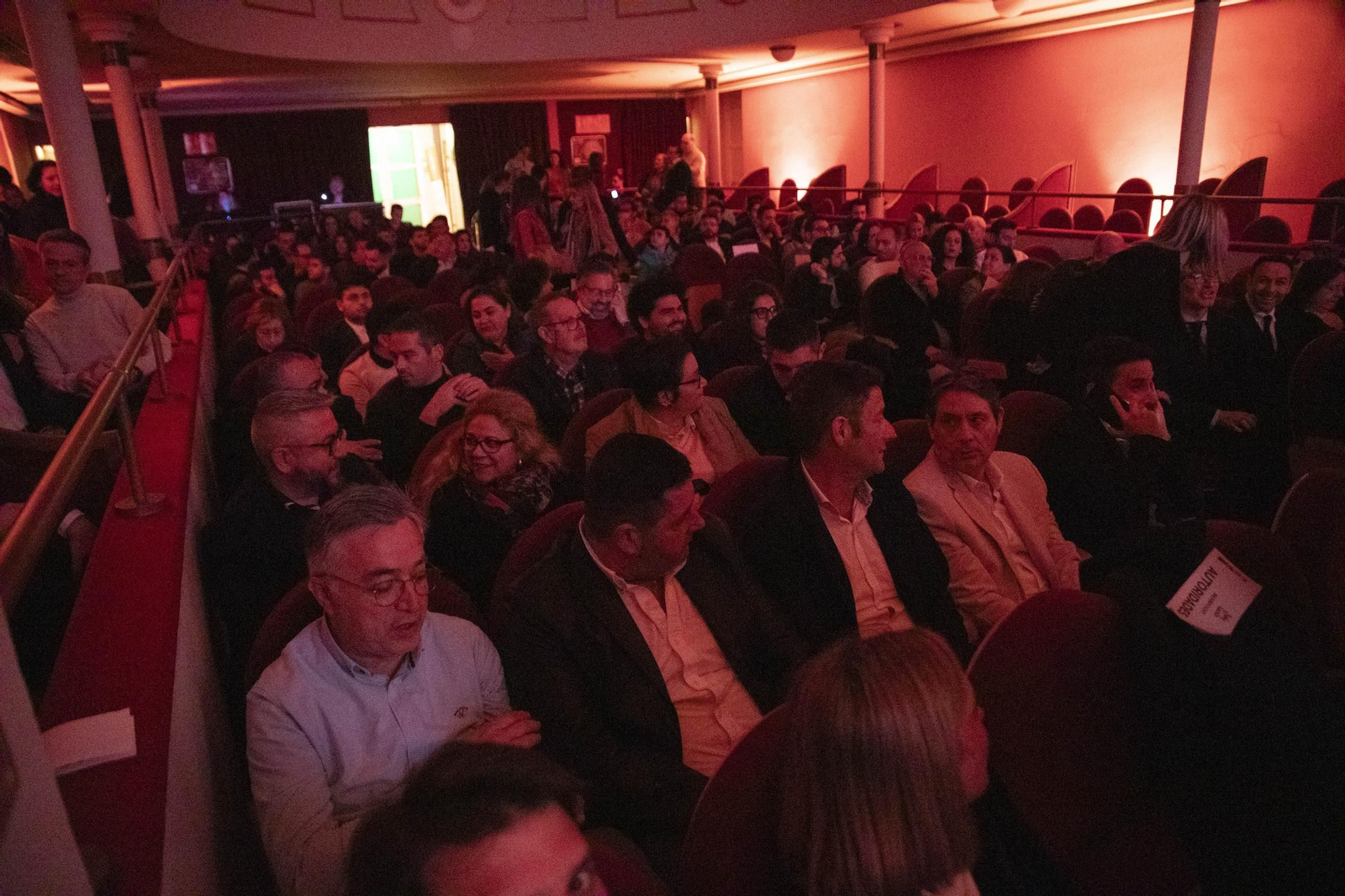 Imágenes de la presentación de las Holy Cards