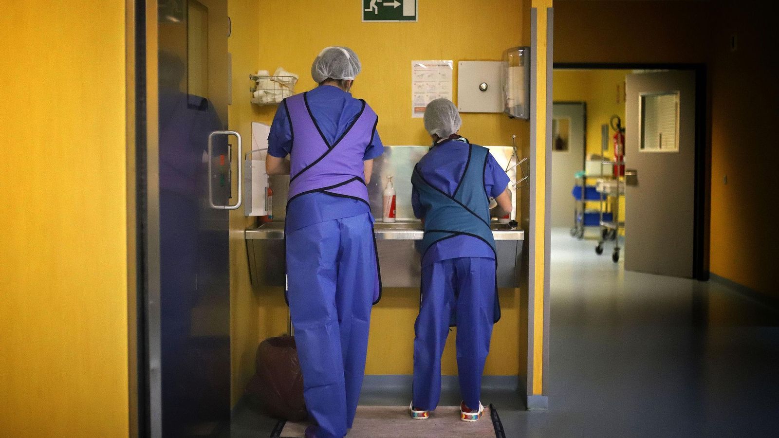 Trabajadores sanitarios del Hospital Infanta Elena.