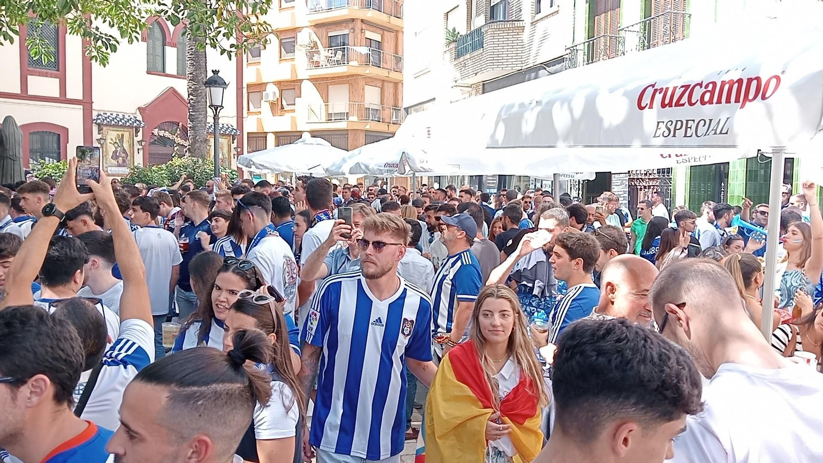 Imágenes del gran ambiente en el Nuevo Colombino en el ascenso del Recre