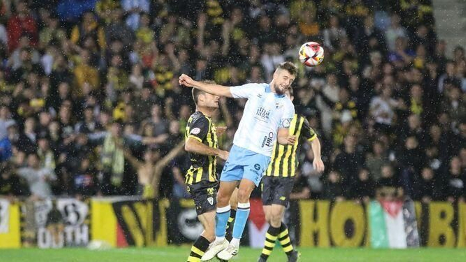 Lance del encuentro entre el Málaga y el Barakaldo.
