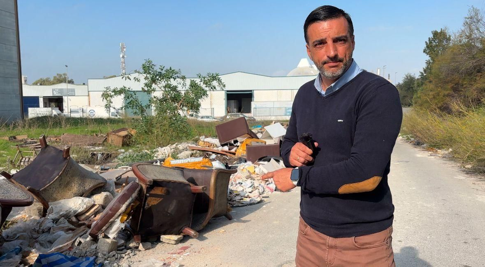 El portavoz socialista José Antonio Díaz denuncia el estado de "abandono" del polígono El Portal.