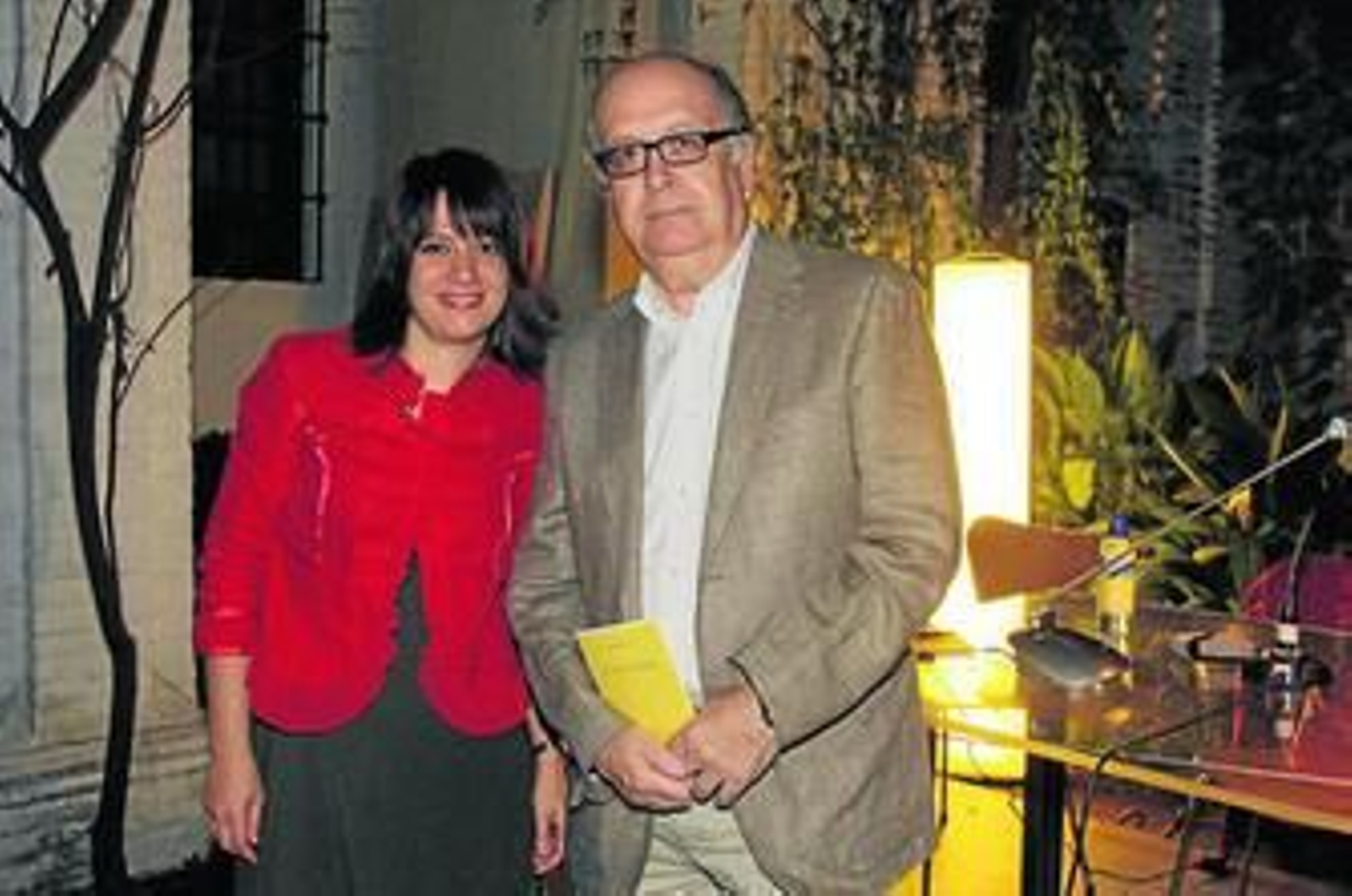 Ioana Gruia junto al catedrático Álvaro Salvador durante el recital. Ioana Gruia junto al catedrático Álvaro Salvador durante el recital.