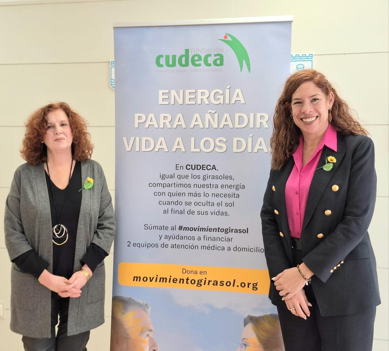 La concejala de Bienestar Social, Gloria Manoja (D.), y la directora de Cudeca, Marisa Martín.