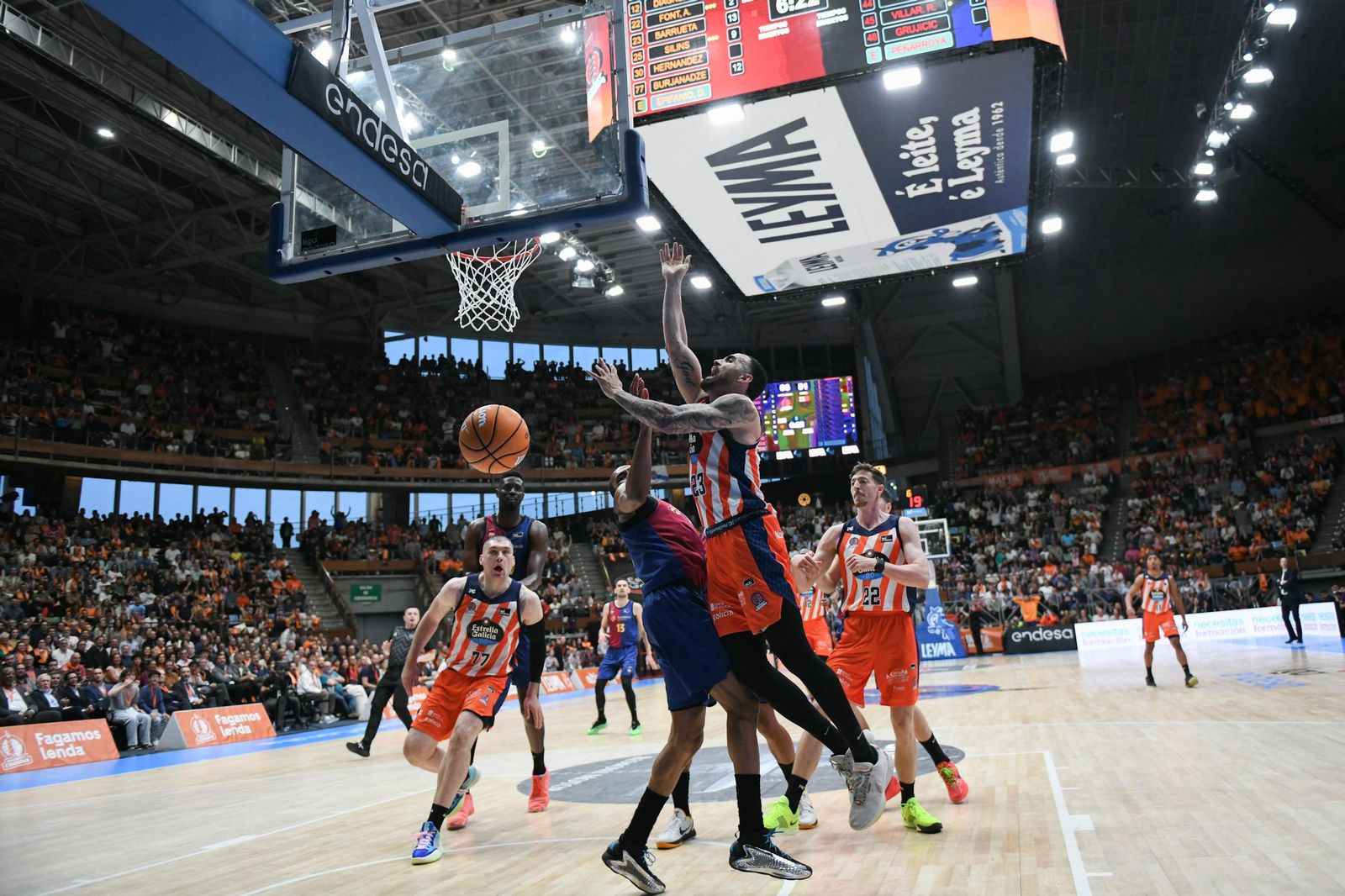 El Barcelona cae en La Coruña y deja al Unicaja prácticamente seguro como cuarto en la ACB