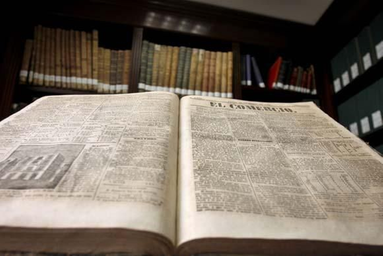 Las hemerotecas persiguen la digitalización de las cabeceras más demandadas, pero la falta de recursos lo convierte en un proceso muy lento

Foto: Lourdes de Vicente