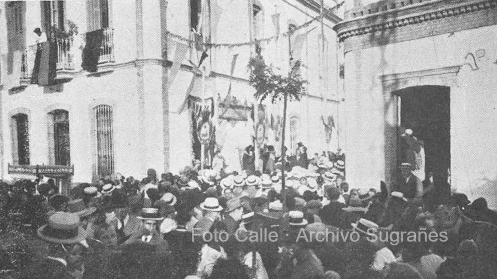 Acto del descubrimiento de la placa con el nombre de Doctores Mackay y Macdonald.