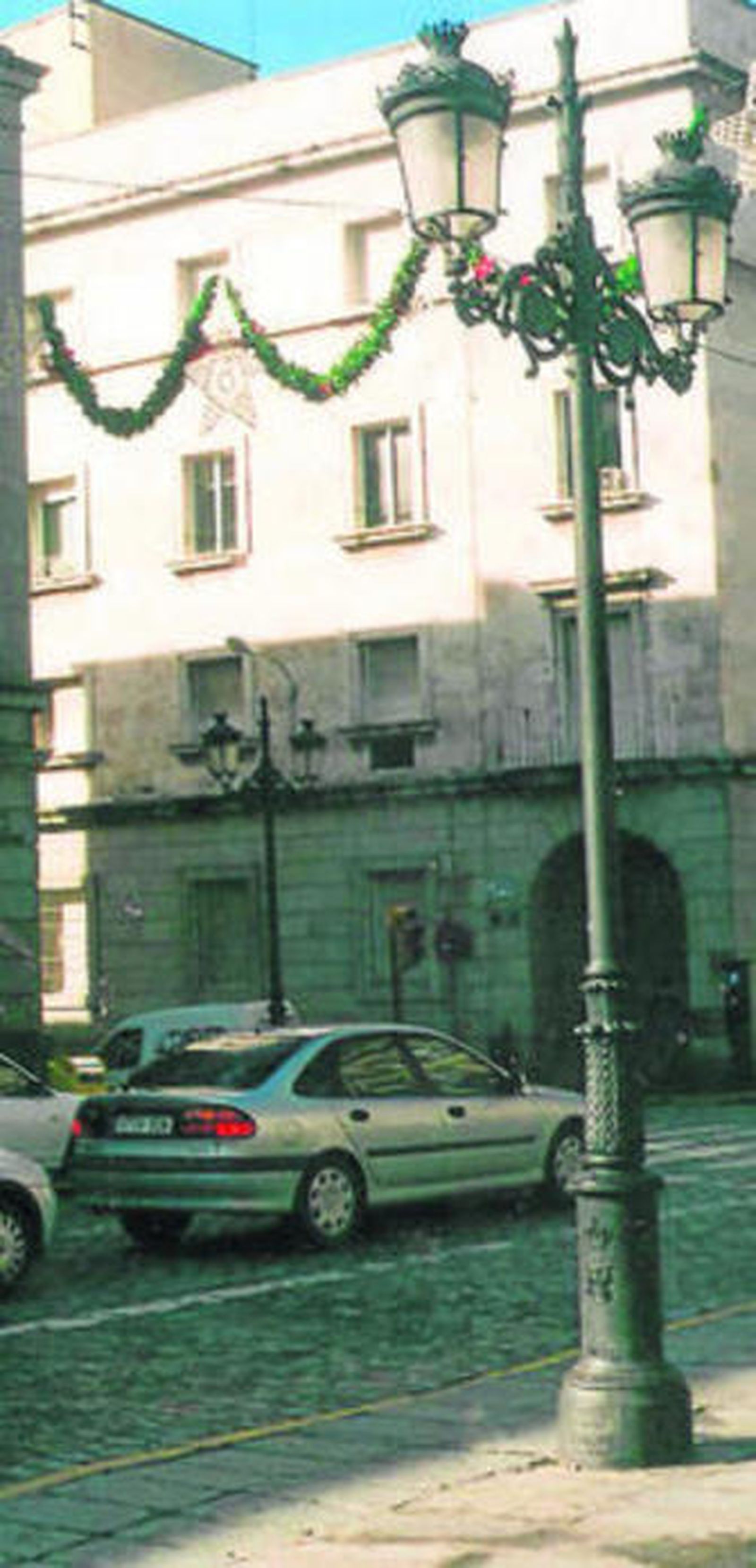 Farola (1832-2008 ó 2009), que alumbró con aceite, gas y electricidad