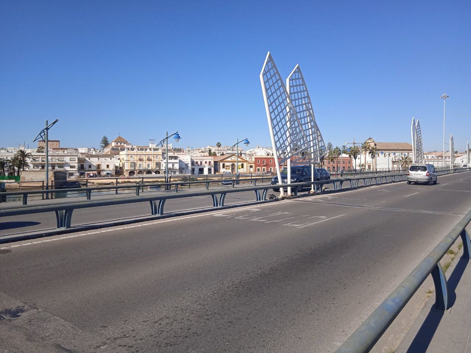 Habrá cortes de tráfico en algunos carriles del puente de San Alejandro por obras de mantenimiento.