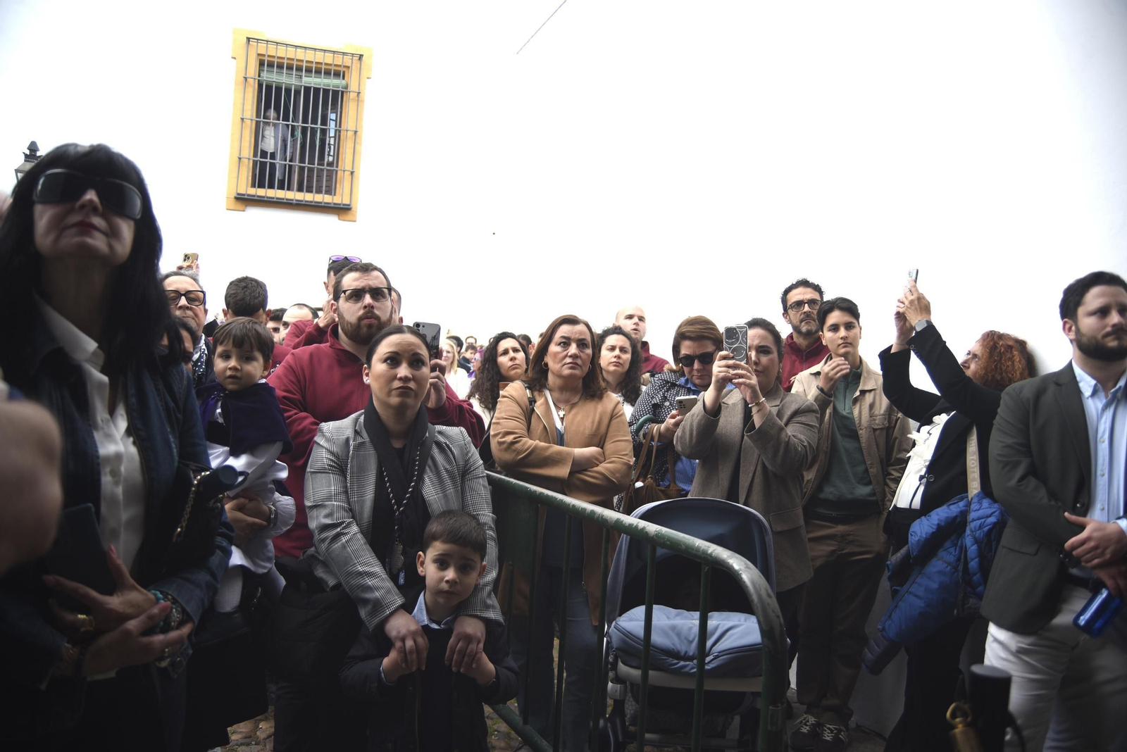Recogimiento y lágrimas tras la suspensión de la procesión del Císter en este Martes Santo de Córdoba