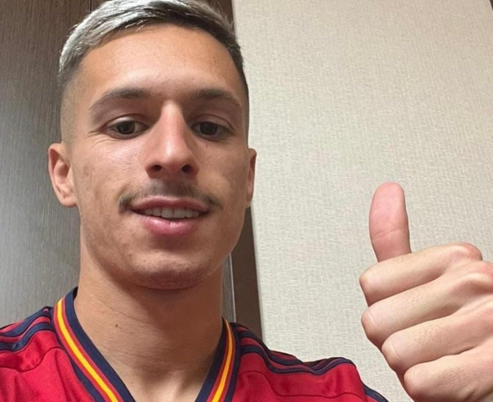 Bryan Zaragoza, con España.