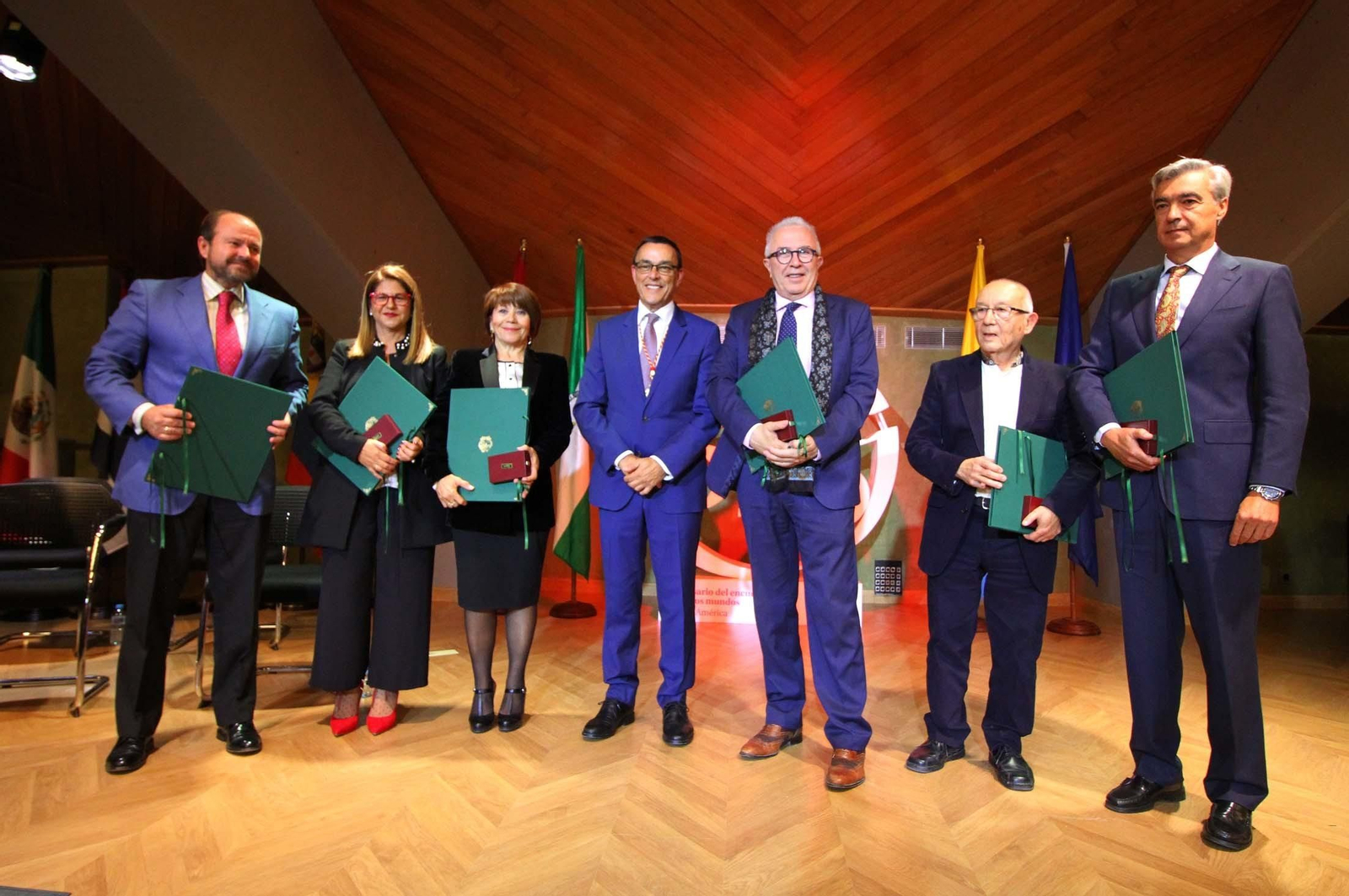 Imágenes de la entrega de las Medallas de la Provincia.