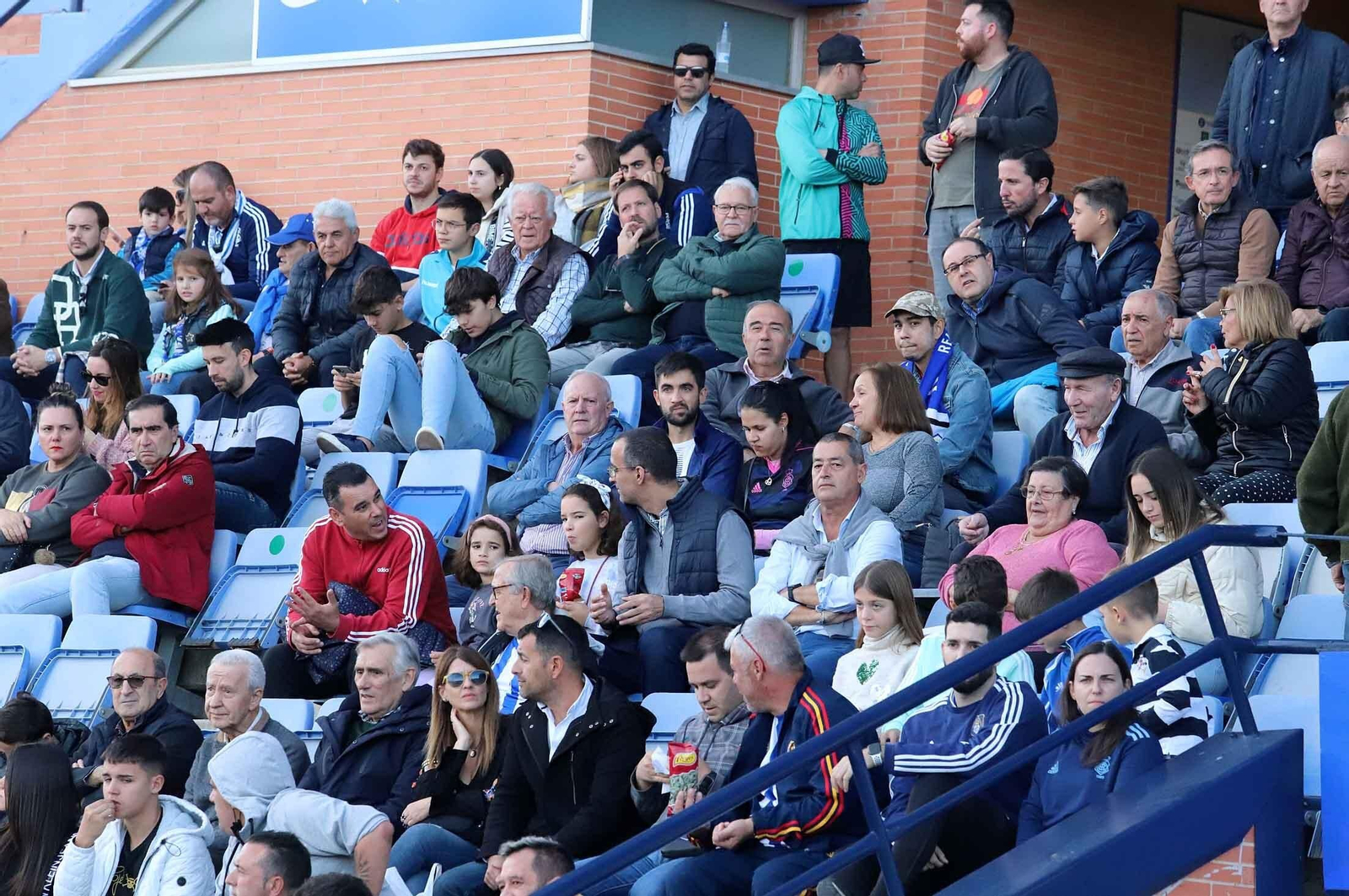 Imágenes del ambiente en las gradas del Nuevo Colombino