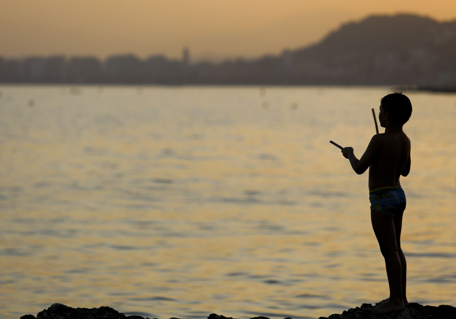 Así se está viviendo el verano del coronavirus en Pedregalejo. Fotos al atardecer