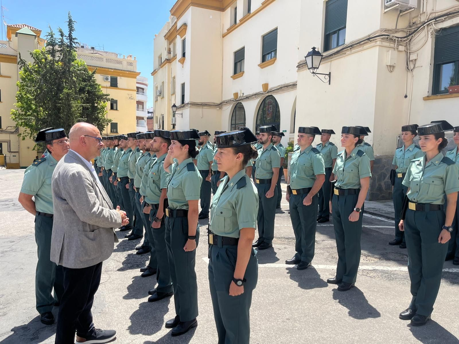 Manuel Fernández da la bienvenida a los nuevos agentes de la Guardia Civil.