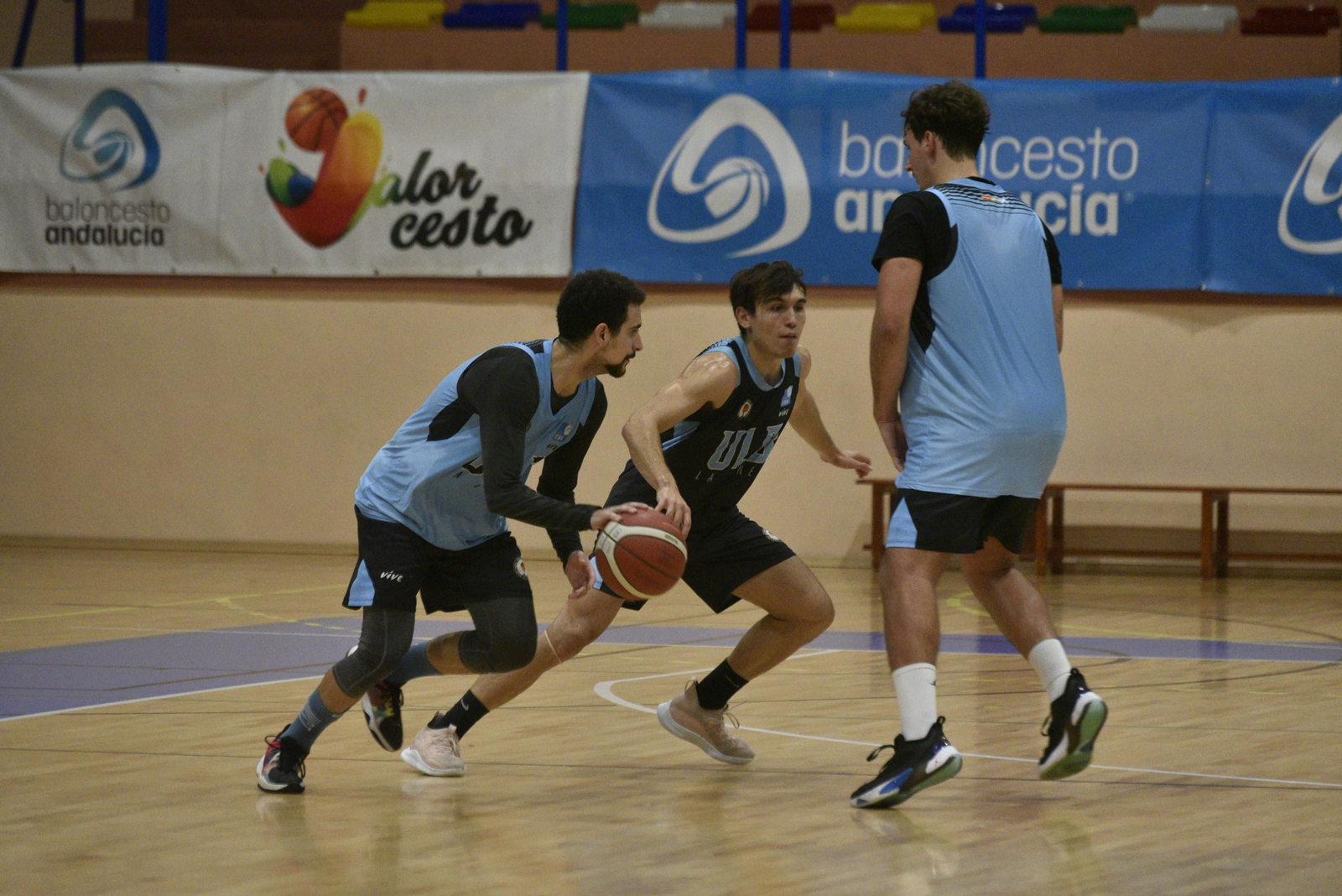 Rubén Perea, baja por lesión, conduce un ataque en un entrenamiento