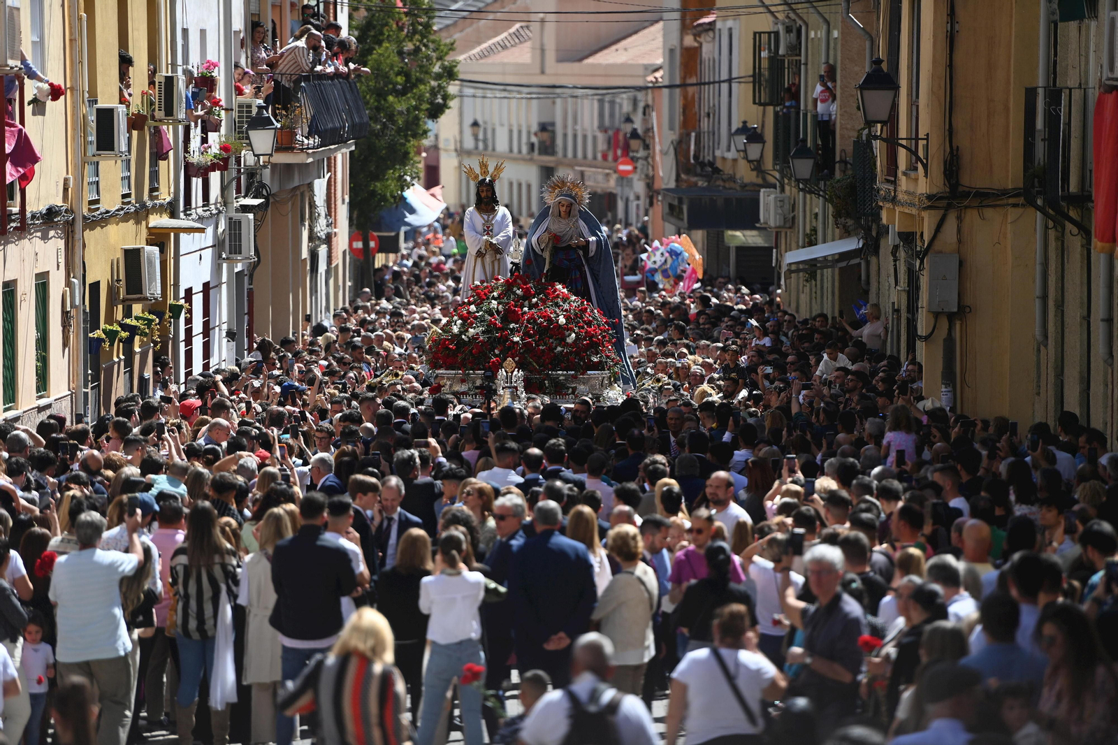 La misa del alba y el traslado del Cautivo, en fotos