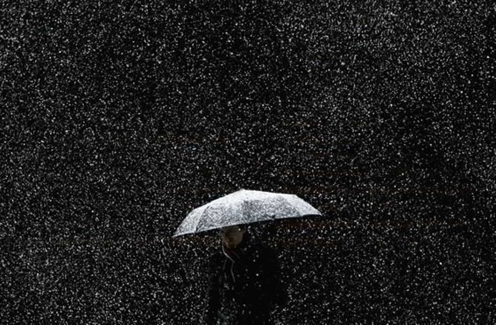 Una intensa nevada cubre Barcelona y a casi toda Cataluña. /EFE · AFP Photo · Reuters