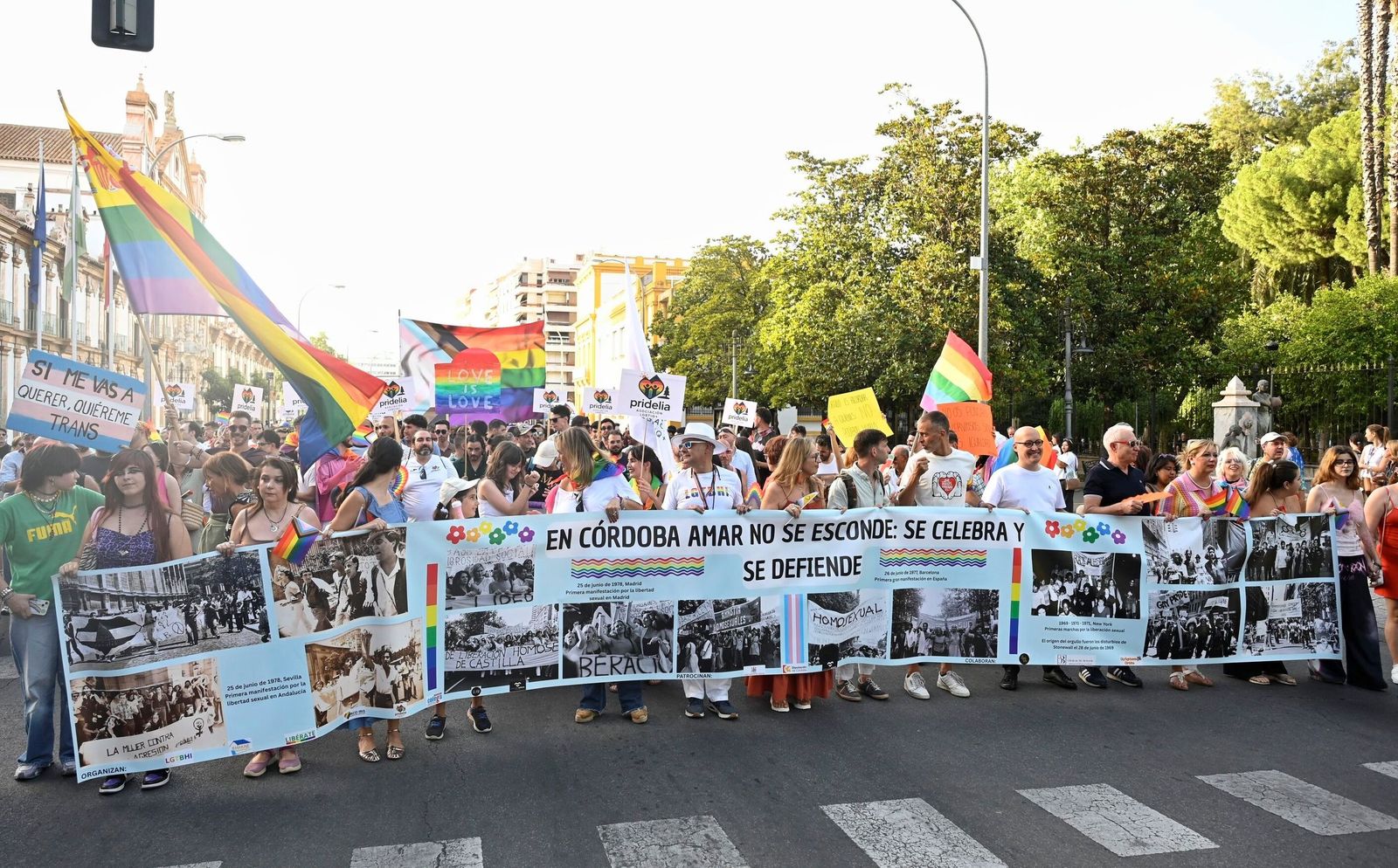 La Marcha del Orgullo 2026 recorre las calles de Córdoba, en imágenes