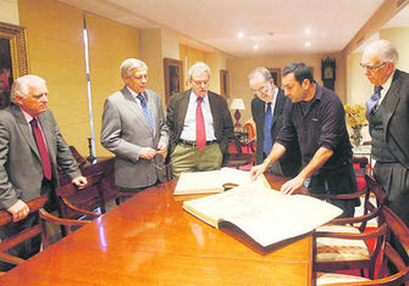 Los miembros del Foro visitaron ayer Diario de Cádiz.