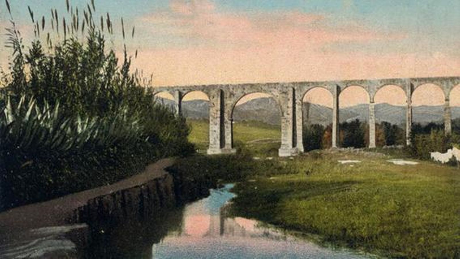 El acueducto del río de la Miel.