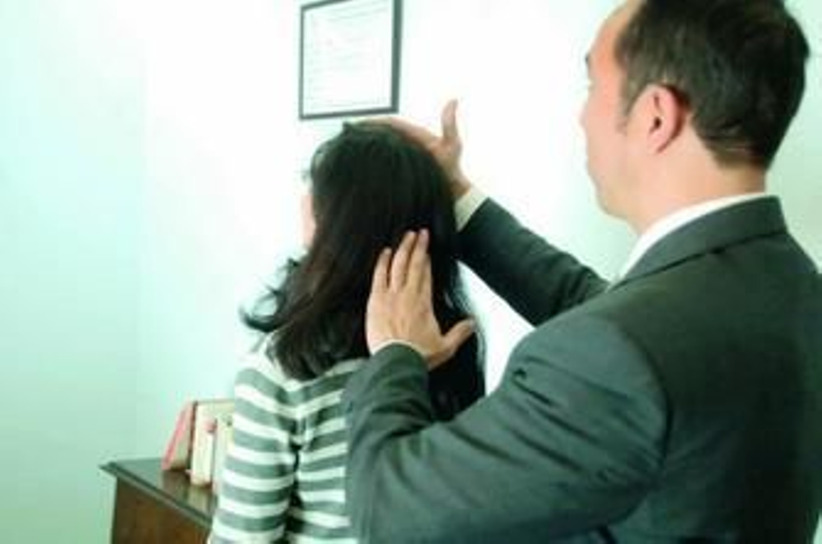 Los hipnotizadores realizan antes un examen de susceptibilidad para saber si la persona es más propensa o no a la sugestión.