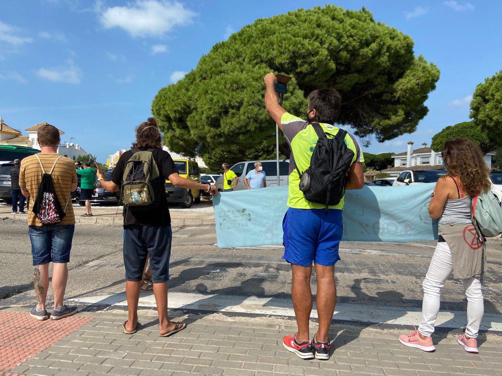 Gran participación en la cadena humana a las puertas de Los Toruños