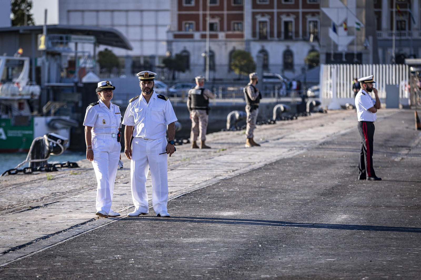 Las imágenes de la llegada del buque 'Juan Sebastián de Elcano' a Cádiz