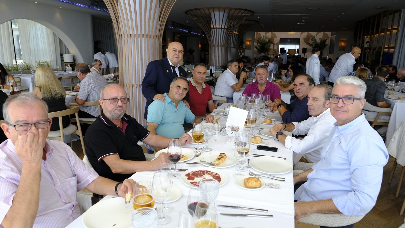 Comida de homenaje por su jubilación a Francisco Martínez, jefe de Servicios de 'El Acebuche'