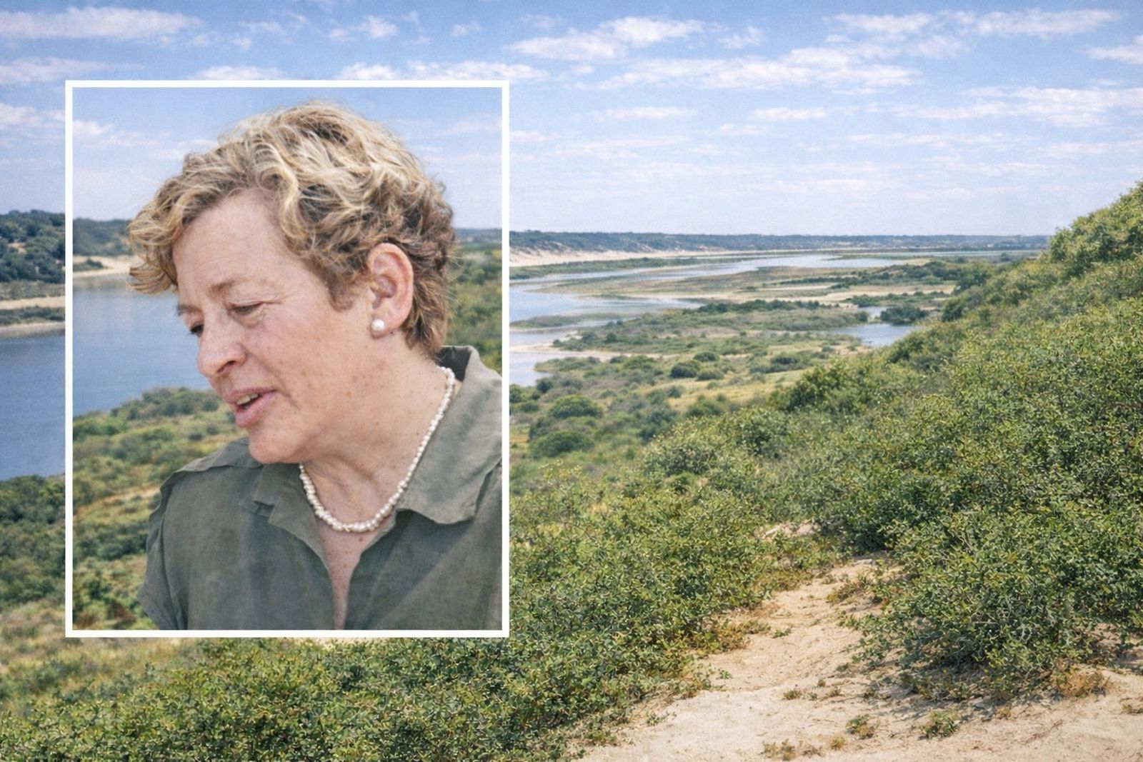 María Rosa Albacete Capel y al fondo el parque nacional de Doñana