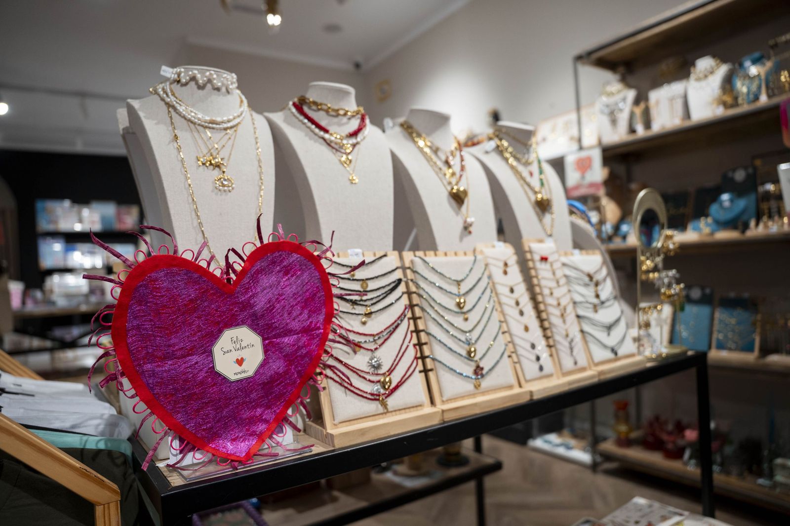 Tres comercios del centro de Almería lanzan un sorteo especial por San Valentín