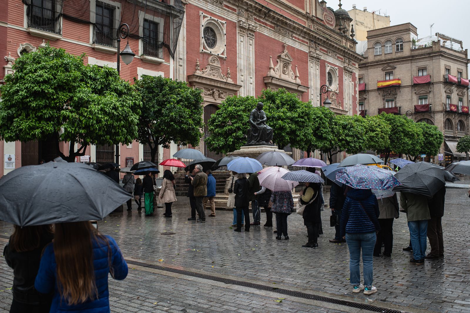 El traslado del Señor de Pasión a su paso, en imágenes