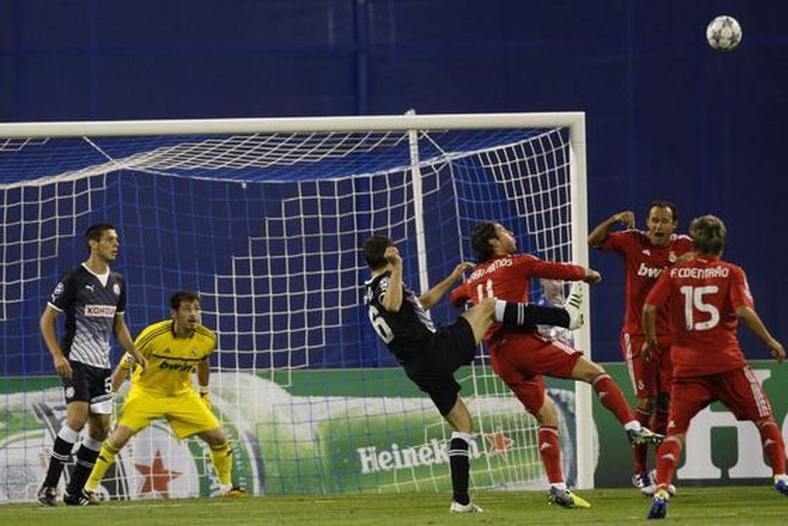 El Real Madrid venció con un tanto de Di María al Dinamo de Zagreb en su debut en Liga de Campeones.

Foto: REUTERS