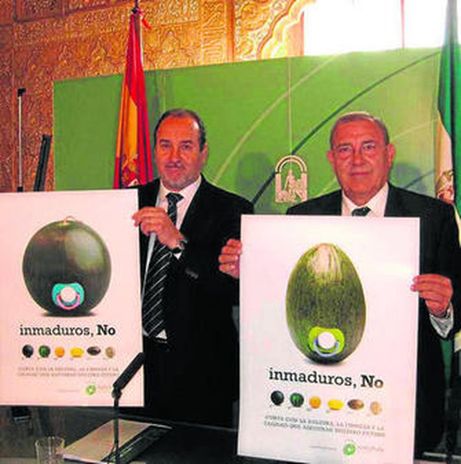 El delegado José Manuel Ortiz y el presidente de Hortyfruta, Francisco Góngora.