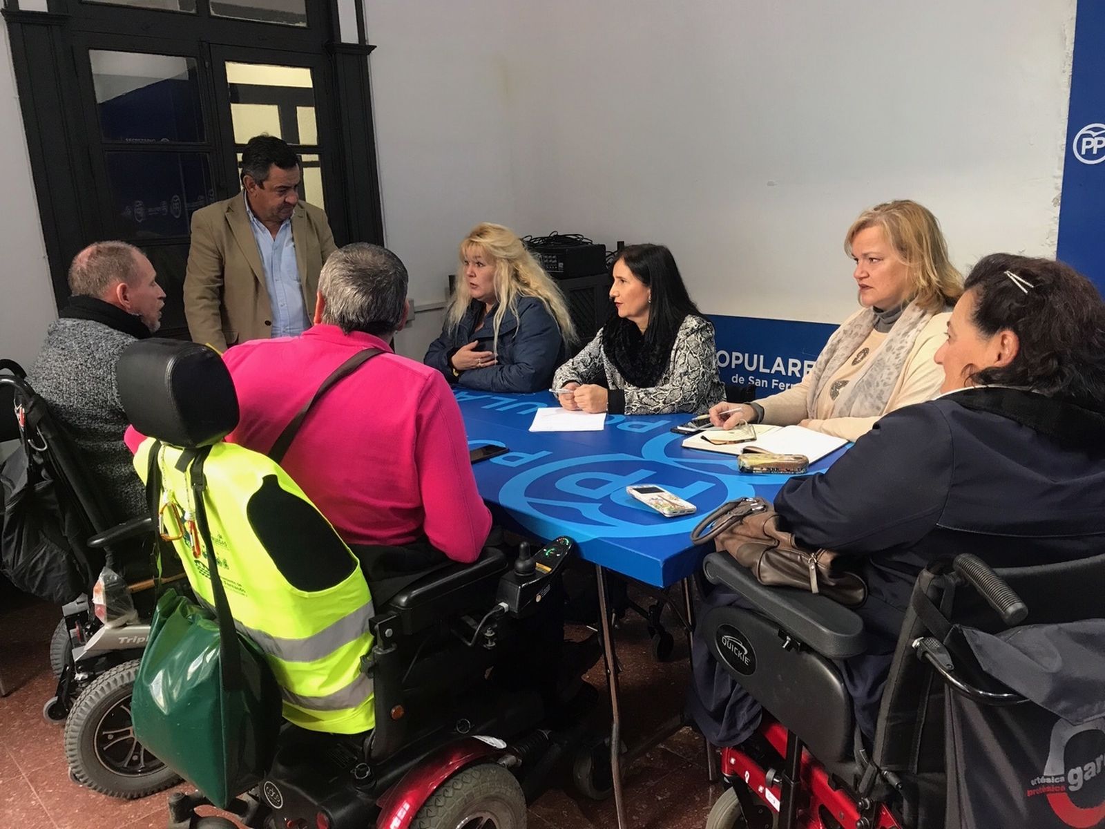 Reunión del PP con personas con movilidad reducida.