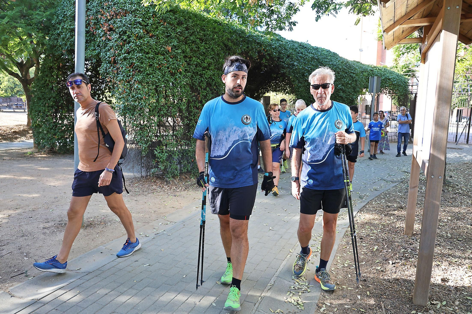 Imágenes de un entrenamiento de marcha nórdica del CD Multideportes