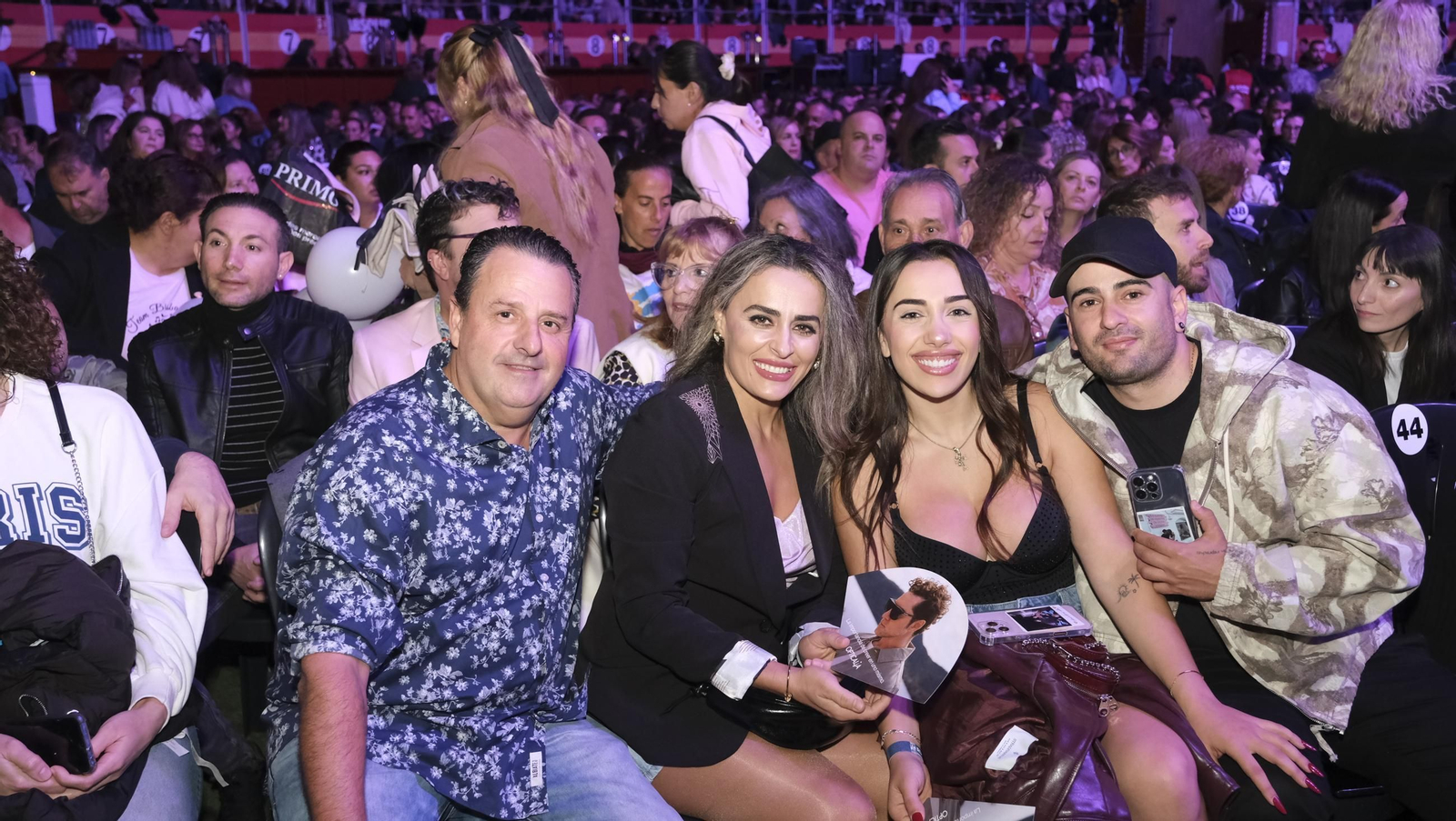 David Bisbal enamora a su Almería en el inicio de la gira 'Todo es Posible en Navidad', en fotografías