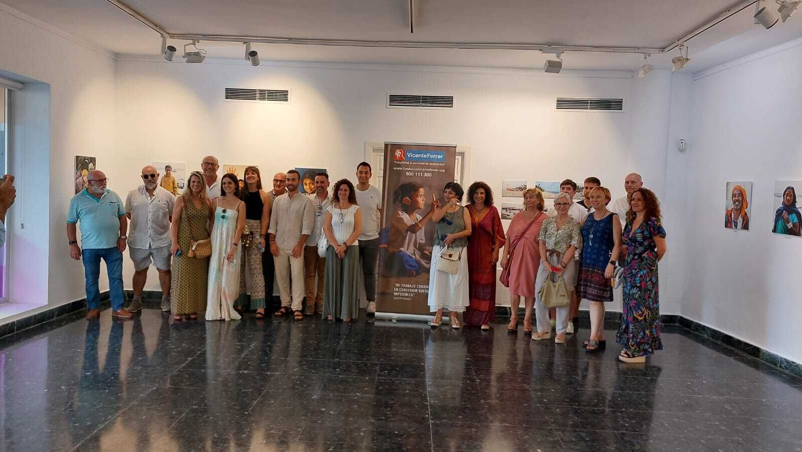 Un momento de la inauguración en la galería Manolo Alés