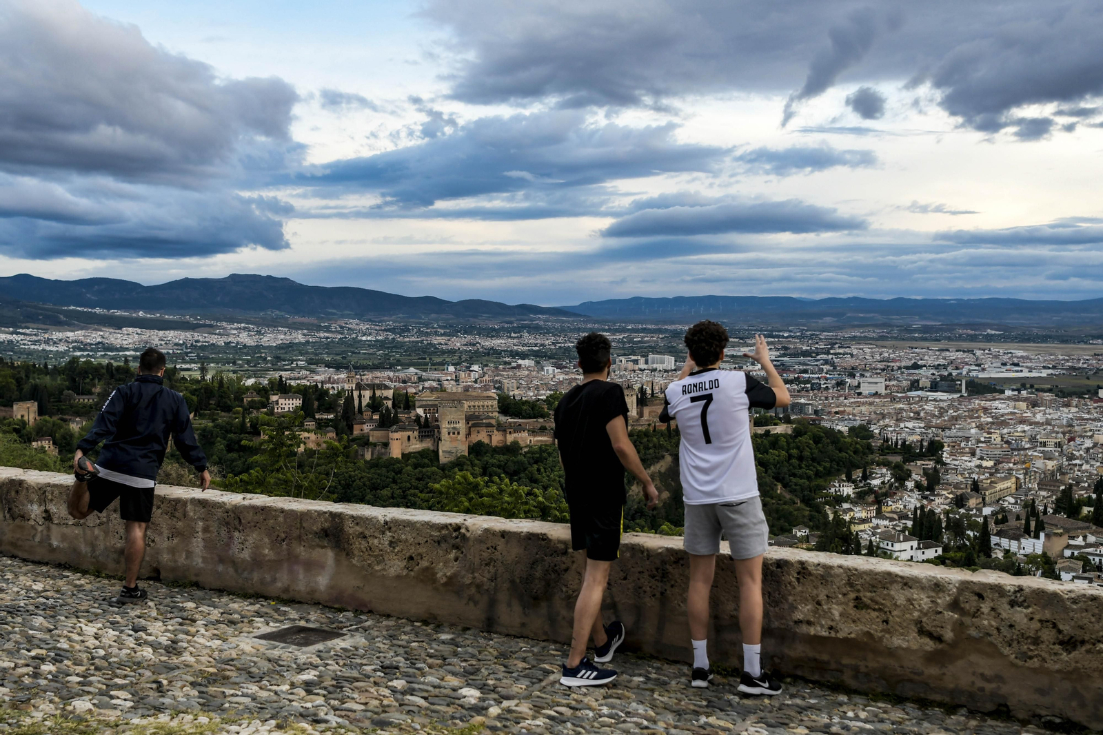 El Ayuntamiento de Granada dice que la ciudad está "preparada" para pasar de fase