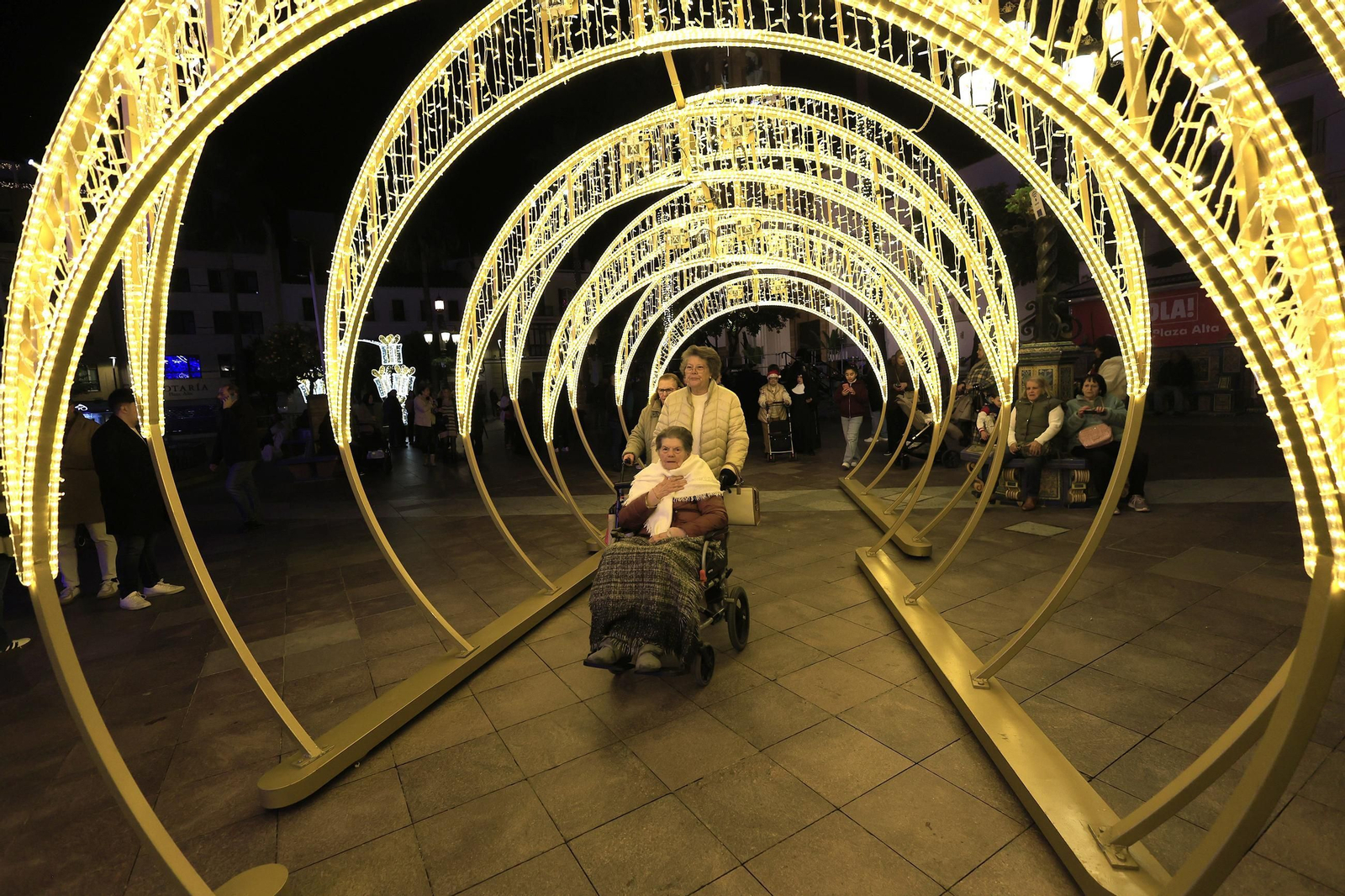 Las fotos del Paseo de la ilusión a los mayores de Algeciras