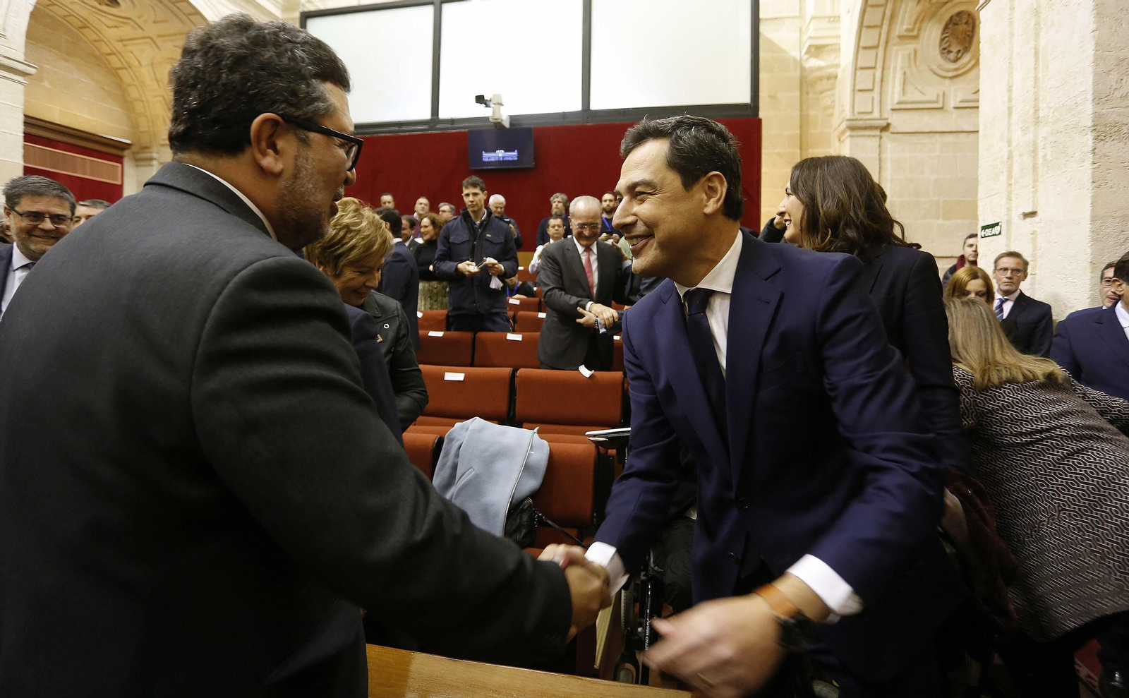 Las imágenes de la sesión de investidura de Juanma Moreno